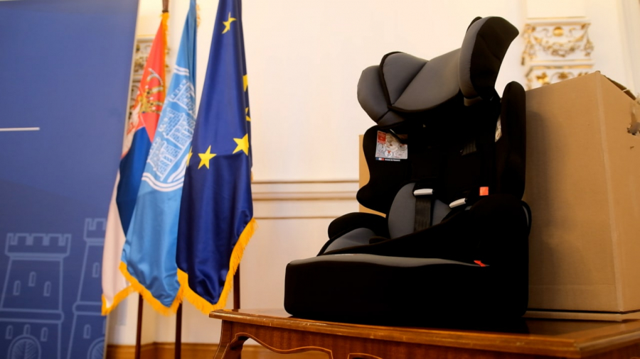 NOVI SAD PO MERI GRAĐANA Besplatan vrtić i udžbenici za prvake, školske užine, autobuske karte za 3. i 4. dete, novčana pomoć za prvo dete