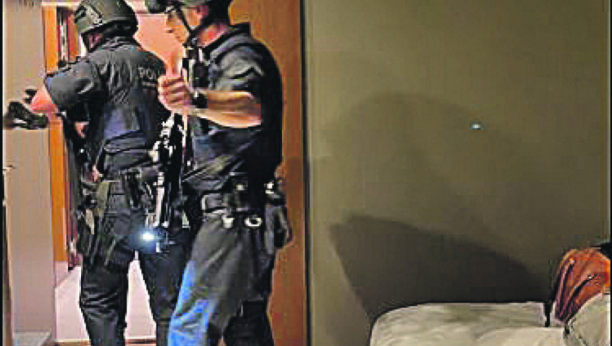 KAO NA FILMU Španska policija spasla našeg državljanina koji je bio zarobljen u hotelskoj sobi luksuznog hotela