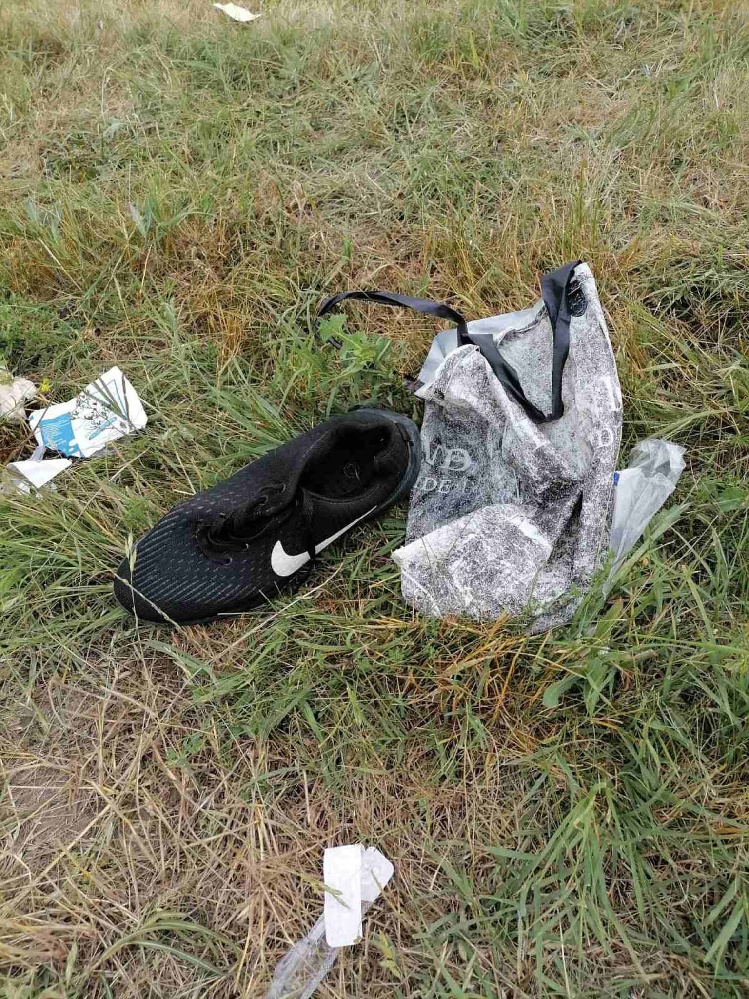 STRAVIČNO Autobus pun radnika sleteo u kanal nedaleko od Šimanovaca: Jedan poginuo,  osmorica se bore za život!