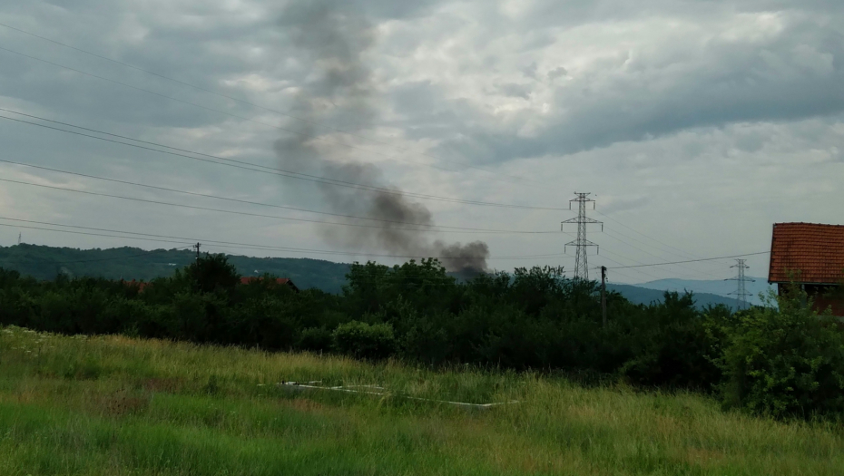 GROMOVI UDARALI DUŽ DALEKOVODA Nebo se cepalo munjama, katastrofalno nevreme u Leskovcu