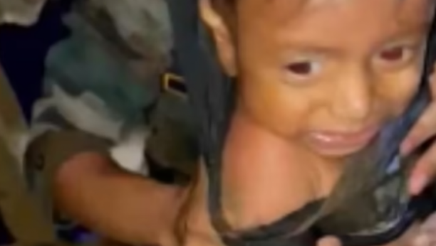 NEVEROVATNO! Dečak (2) spašen je nakon što je pao u 150 metara dubok bunar u Indiji! (VIDEO)