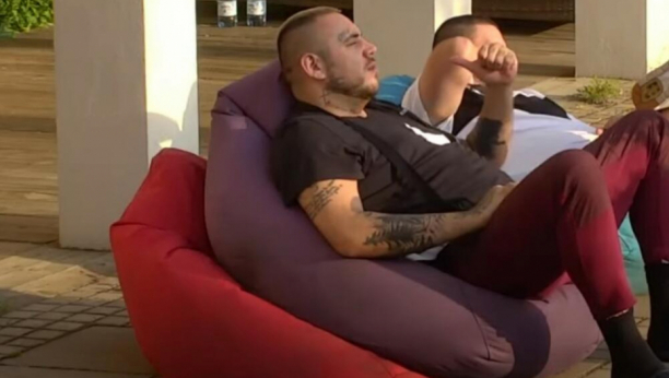 NE MOŽE DA OPROSTI SEBI Car očajan zbog pominjanja sestrinog deteta, pa se dotakao i njega: Šta sam ja dozvolio?