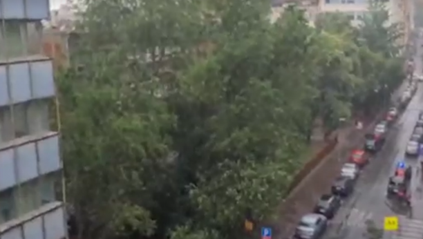 NEVREME SE SRUČILO NA BEOGRAD Kiša lije kao iz kabla, pogledajte kako trenutno  izgleda u centru grada (VIDEO)