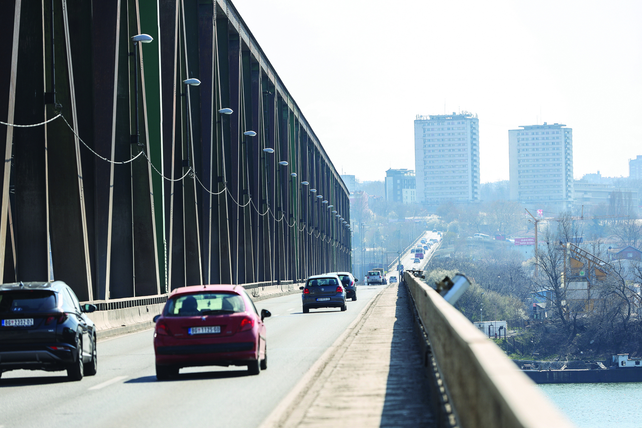 BIZARNA NESREĆA! Spasao samoubicu, pa ga pokosio auto!