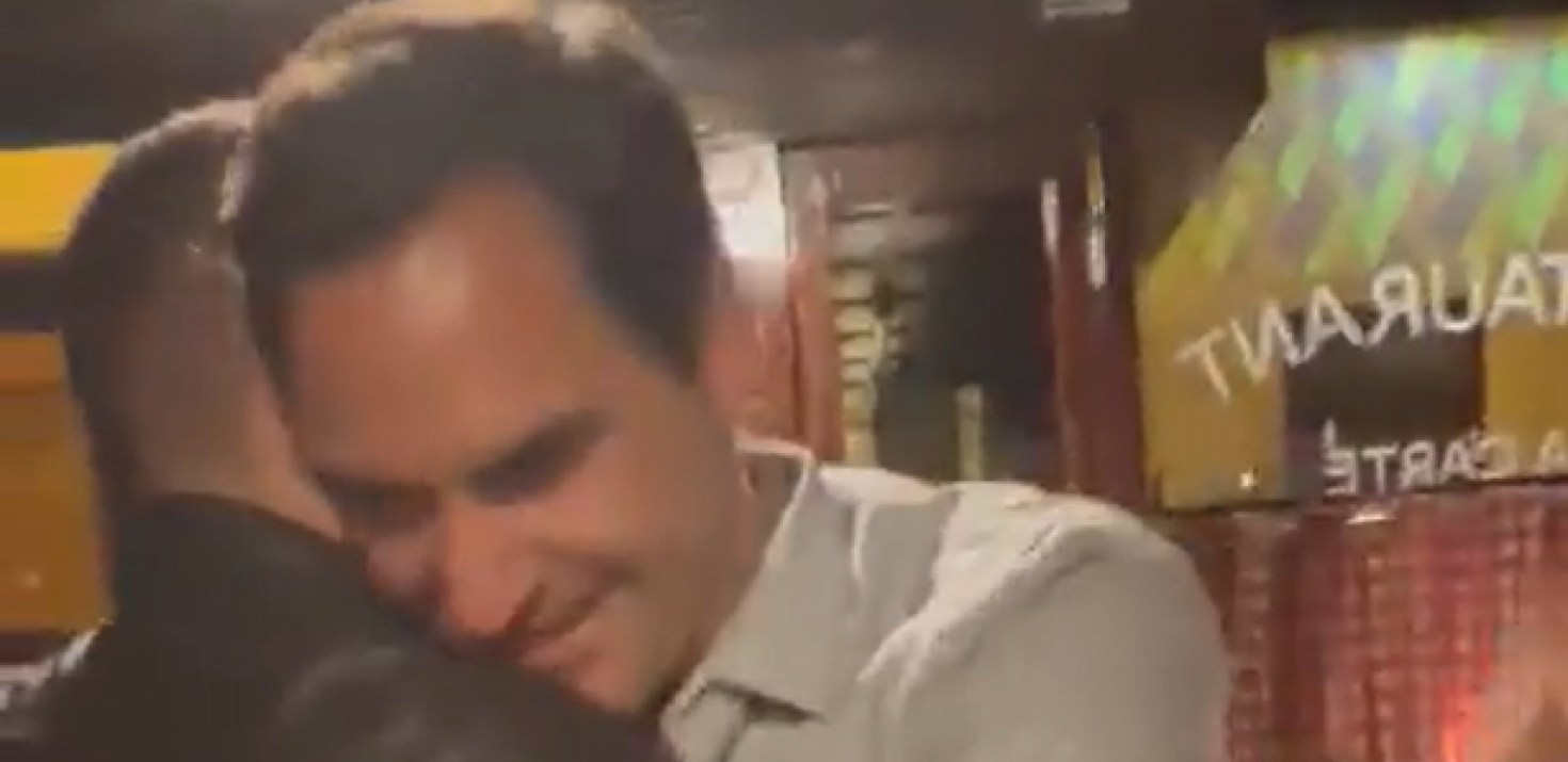 NEVIĐEN SUSRET FEDERERA I NAVIJAČA U KAFANI Prišao Rodžeru, a onda je usledio šok, Švajcarac u čudu (VIDEO)