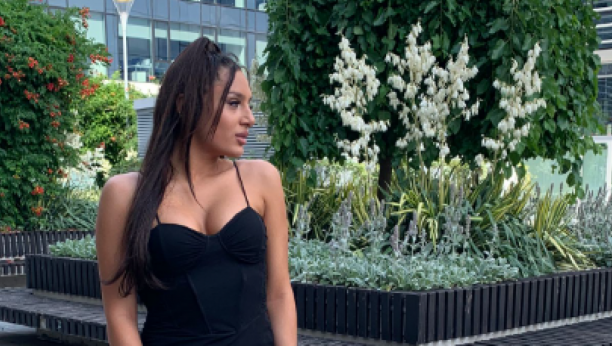 STIGLA JE I TETKA Nina Đogani pristigla je na slavlje, a evo u čijoj pratnji se ona pojavila (FOTO)