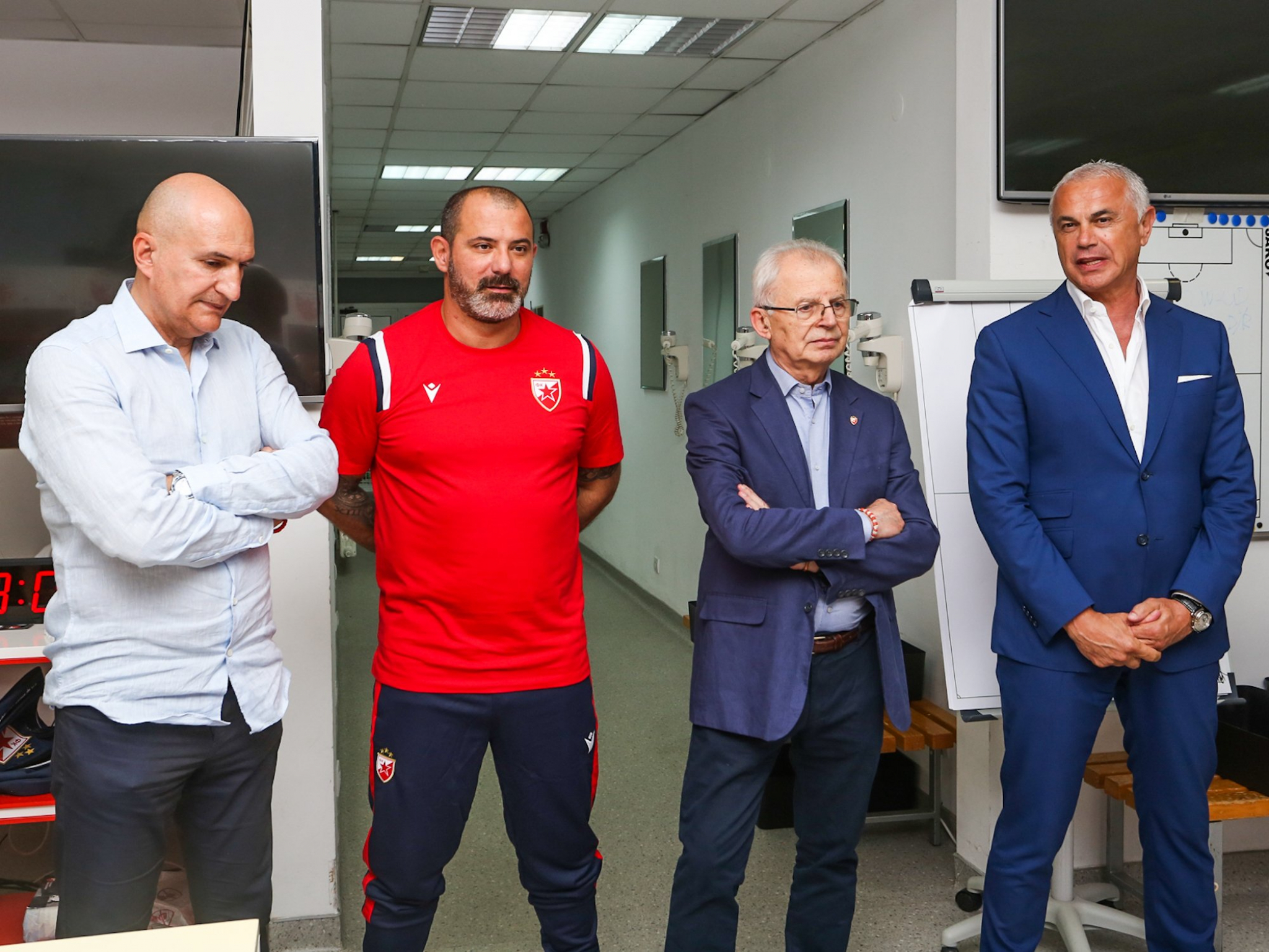 TITULA ĆE VREDETI MILIONE Dejan Stanković okupio igrače, pa poručio: Čeka nas istorijski mesec, stižu dva pojačanja