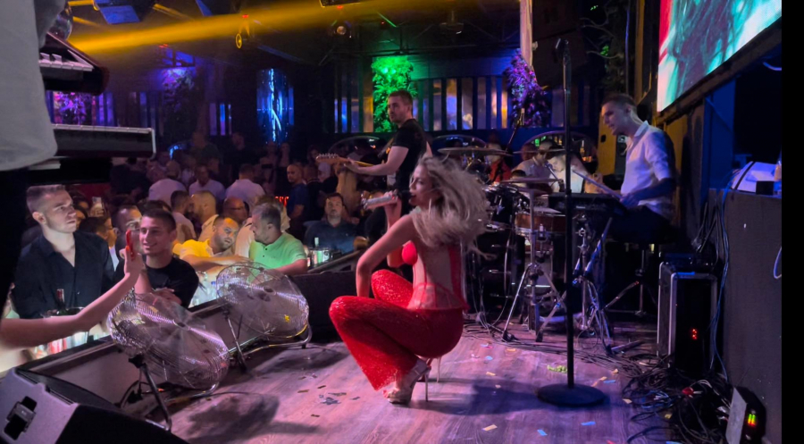 RAZVALILA Milica Pavlović u prepunom klubu napravila lom, od njenog vrelog plesa zastaje dah! (VIDEO)