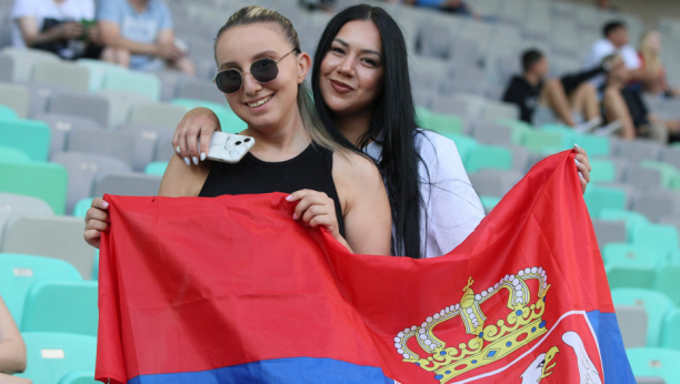 VELIKA PODRŠKA ZA "ORLOVE" Ljubljana u bojama srpske zastave, veliki broj navijača stigao na "Stožice" (FOTO)