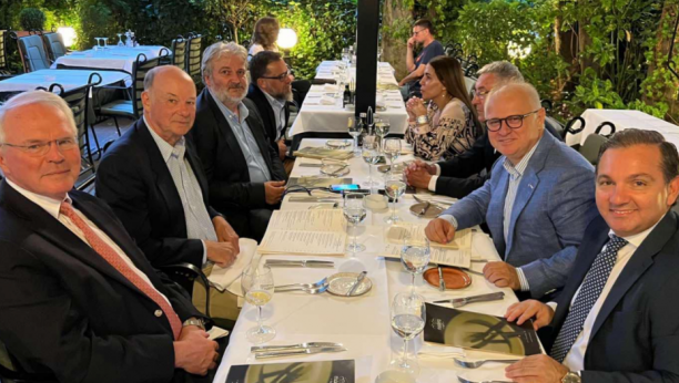 SASTANAK NA VISOKOM NIVOU Vesić na večeri s američkim ambasadorom i specijalnim gostom iz Amerike (FOTO)