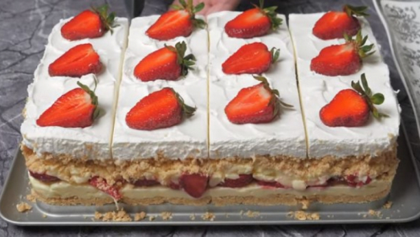 LAGANA I PREUKUSNA POSLASTICA Kolač sa jagodama i keksom, sočan i osvežavajući