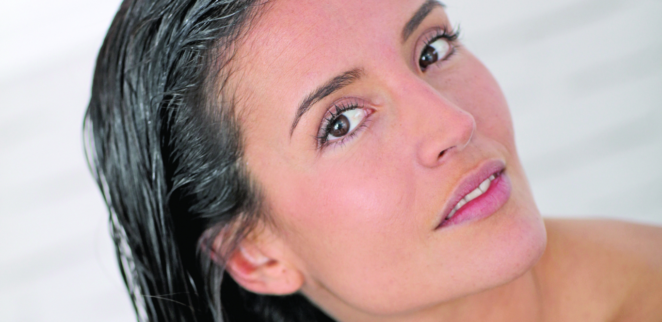 SAVETI PROFESIONALNIH FRIZERA Evo kako da vam kosa izgleda čisto, i bez pranja