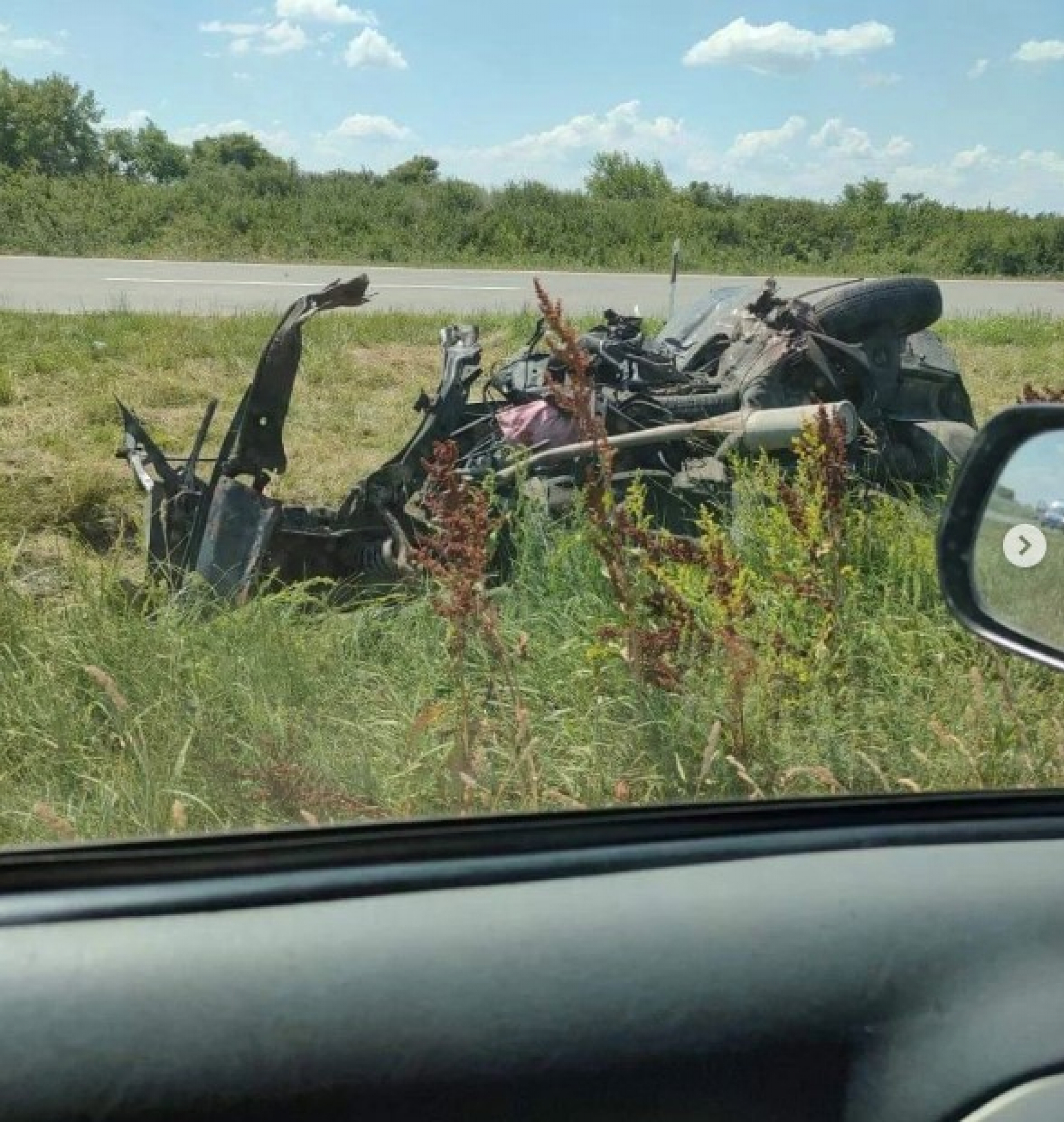 MUŠKARAC POGINUO U JEZIVOJ NESREĆI KOD PANČEVA Slika sa lica mesta svedoči o silini udesa (FOTO)