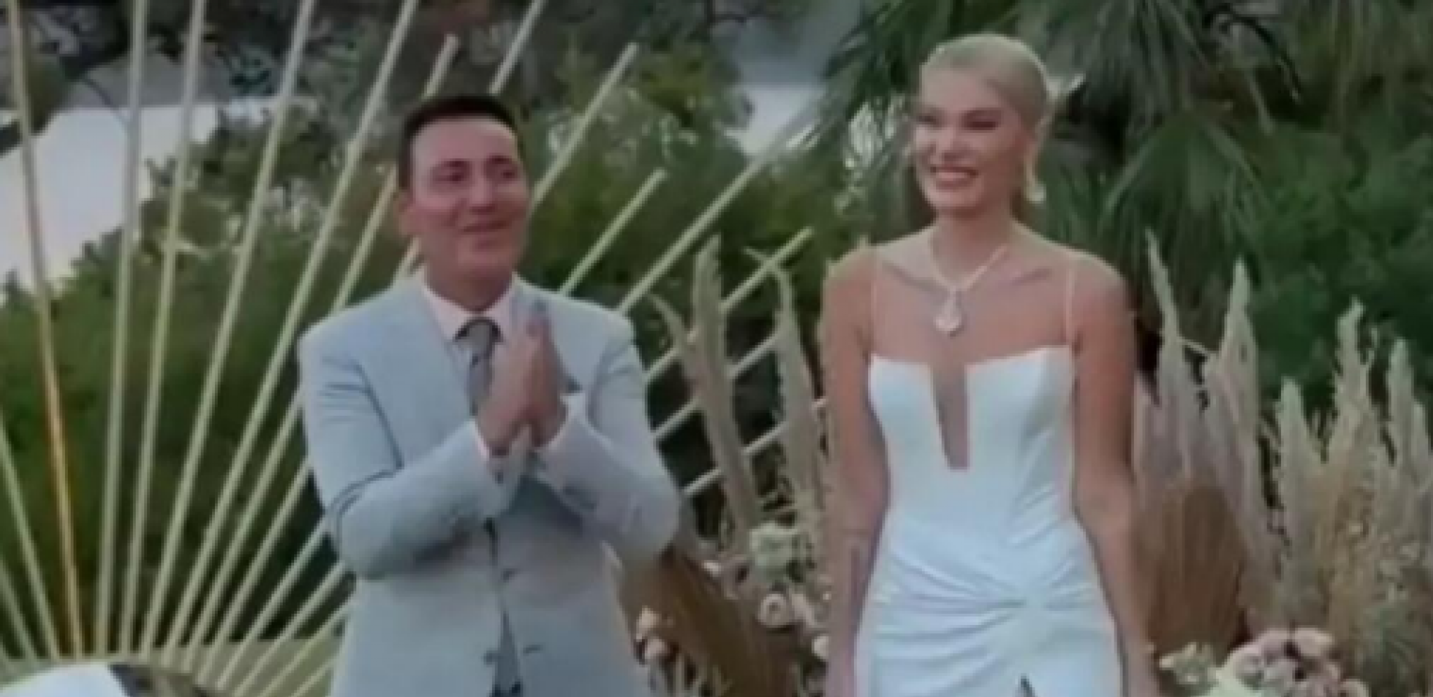 IZBOTOKSIRAO SE DO NEPREPOZNATLJIVOSTI Eminin bivši predmet sprdnje, Mustafa izgleda kao lutka pored 19 godina mlađe supruge, a evo ko nije došao