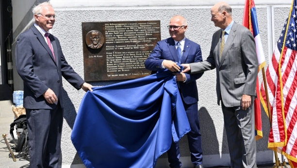 Vesić i Hil otkrili spomen-ploču američkom diplomati i ambasadoru Džordžu F. Kenanu