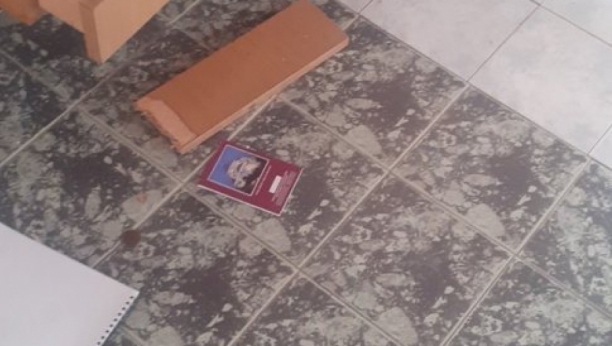 NASTAVLJAJU SE NAPADI NA SRBE NA KiM Obijeno 11 povratničkih kuća i crkvena kancelarija (FOTO)