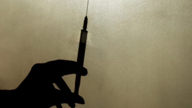 MISTERIOZNI NAPADI INJEKCIJAMA U EVROPI Hladan znoj, mučnina i gubitak svesti su samo neki od posledica uboda!