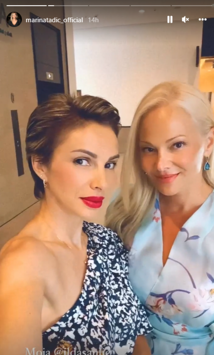 NIKAD LEPŠA Marina Tadić istakla je svojom novom fizurom prelepe crte lica, a posebnu notu svemu tome dao je crveni ruž (FOTO)