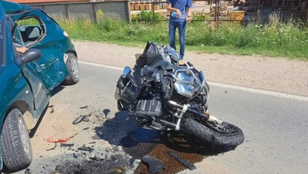 DVOJE POVREĐENIH U TEŠKOM UDESU Motor naleteo na auto, strašne scene na putu Loznica - Šabac (FOTO)