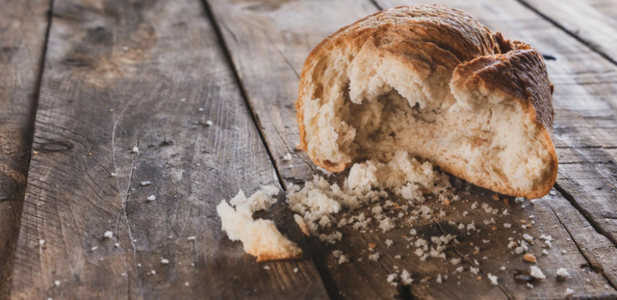 STARO NARODNO VEROVANJE Mnogi se plaše da polože hleb na sto, evo i zbog čega