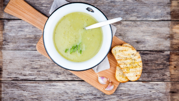 CEO RUČAK OD SAMO DVE TIKVICE Pripremite i čorbu i izliivenu pitu za samo trideset minuta!