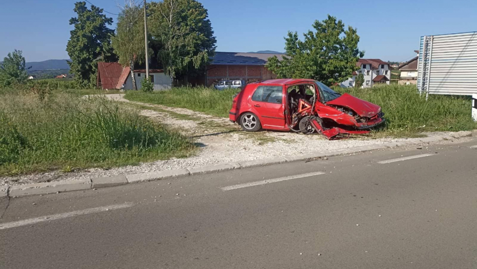 CRNA TAČKA NA PUTEVIMA KOD TOPOLE Sleteo u kanal, auto havarisan, treća nesreća za 5 dana (FOTO)