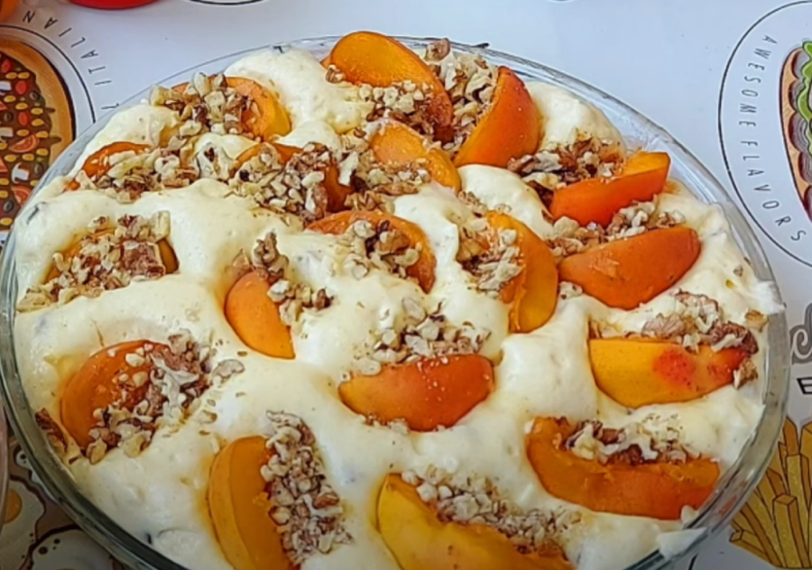 PRAVA LETNJA POSLASTICA Spremite fantastičan sočni kolač sa kajsijama (VIDEO)