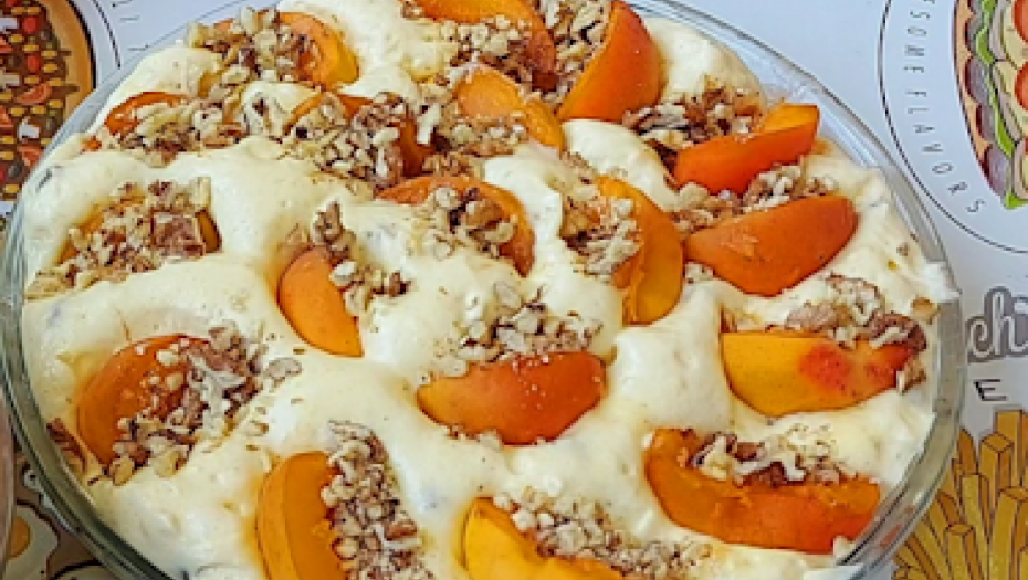 PRAVA LETNJA POSLASTICA Spremite fantastičan sočni kolač sa kajsijama (VIDEO)