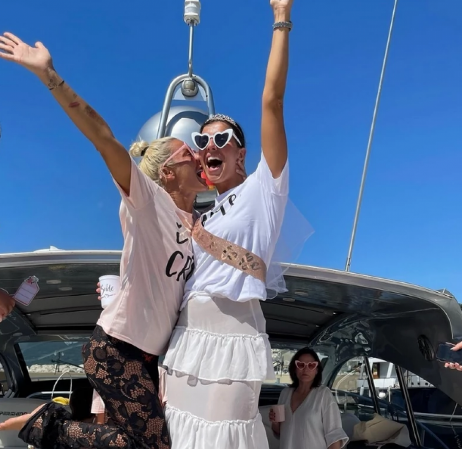 OGLASILA SE PONOSNA TETKA! Nakon što su kod Ane stigle rode, Milica Dabović poslala snažnu poruku sestri