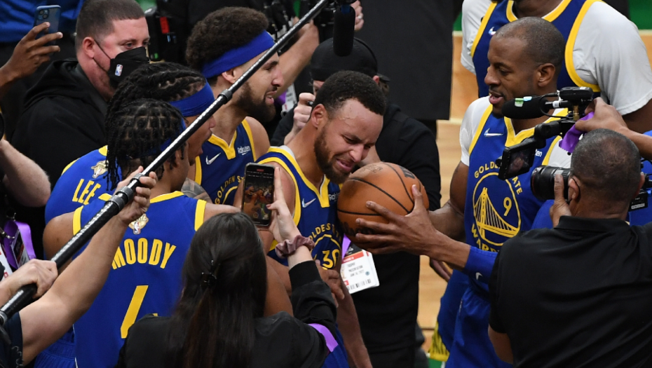 BJELICA UZEO PRSTEN Golden Stejt počistio Boston, Kari vratio krunu i završio u suzama (VIDEO)