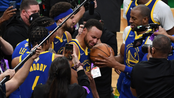 BJELICA UZEO PRSTEN Golden Stejt počistio Boston, Kari vratio krunu i završio u suzama (VIDEO)