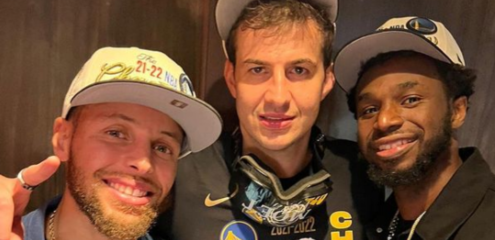 LUDILO U SVLAČIONICI Bjelica pozirao sa Karijem, pa ga prekrstio i dao mu naše ime (FOTO)