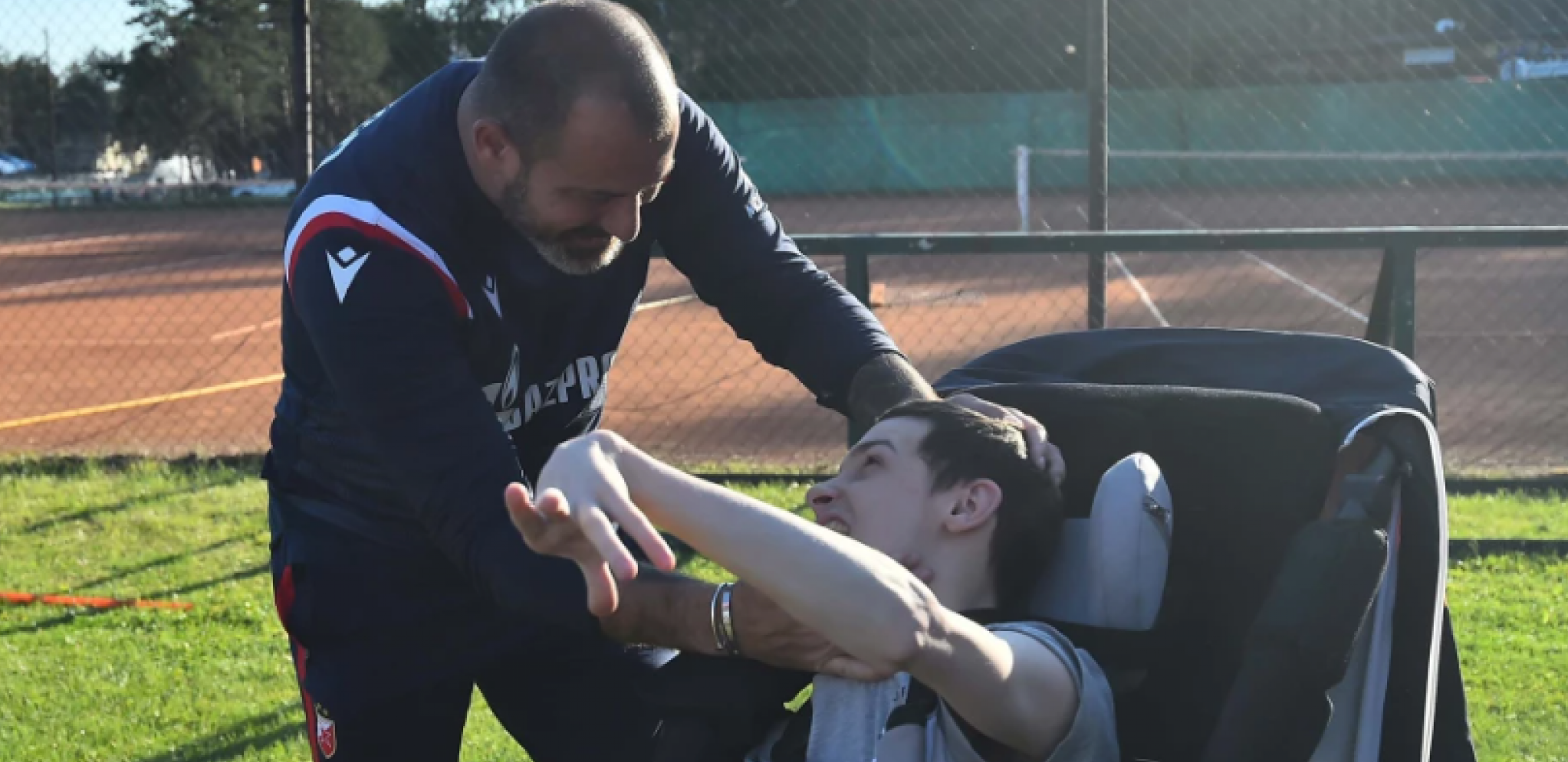 SJAJAN POTEZ CRVENO-BELIH Gest Aleksandra Kataija i Dejana Stankovića dirnuo je mnoge (VIDEO)