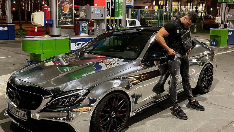 ODE CELA PLATA! Nikola Keljanović Kelja ne prestaje da šokira javnost ciframa, a evo za šta je ćaletov sin sada iskeširao 300 hiljada (FOTO)