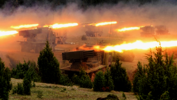VOJSKA SRBIJE ZNAČAJNO UNAPREĐENA Počela obuka vojnika na digitalizovanom raketnom sistemu "oganj" (FOTO)