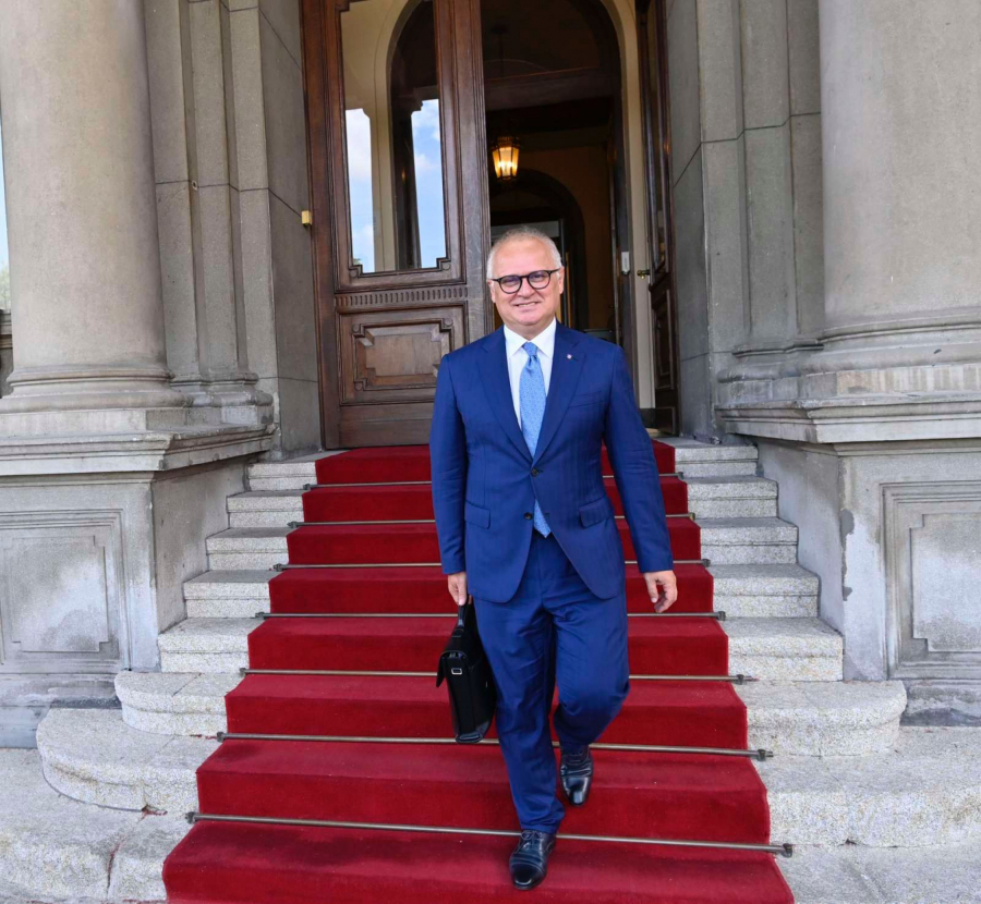 OPOZICIONI POSLANIK ŠOKIRAO IZLAGANJEM - UMALO PRVA GEJ AFERA U SKUPŠTINI Vesić: Zelenko se zaljubio u mene, ali ja volim žene!