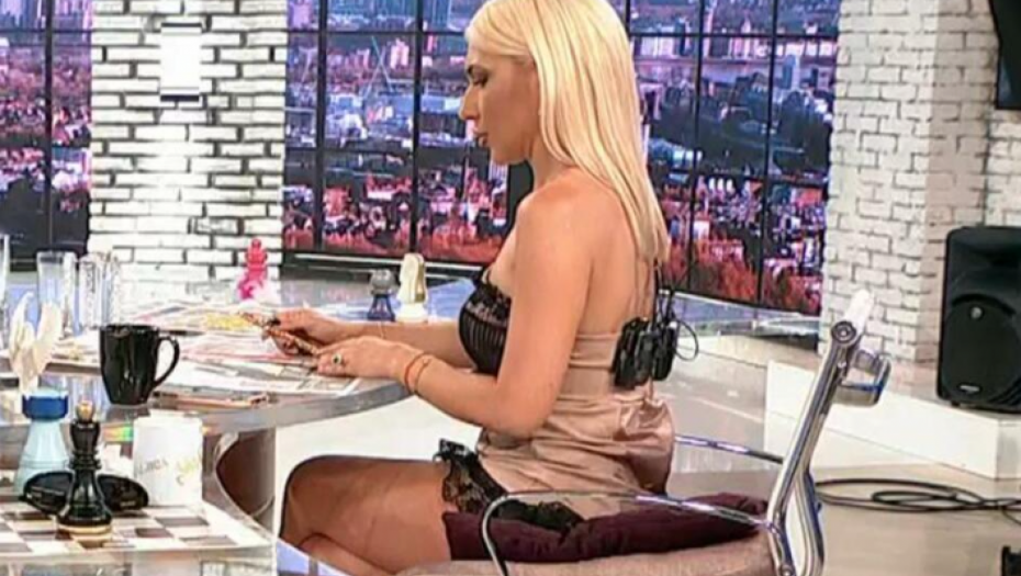 CRNA ČIPKA, VITKE NOGE Jovana Jeremić ne prestaje da šokira javnost svojim izgledom, a evo kako je ona ovog jutra izgledala (FOTO)