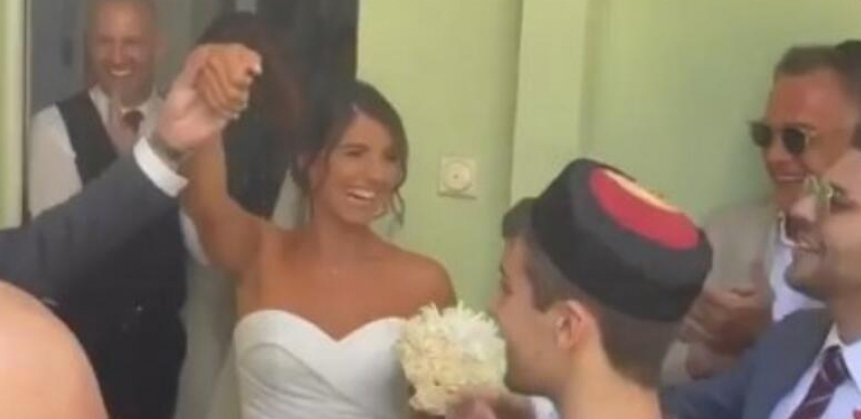 UDALA SE ANA DABOVIĆ Naša proslavljena košarkašica blista u zanosnoj venčanici, a jedan detalj je oduševio sve (FOTO)