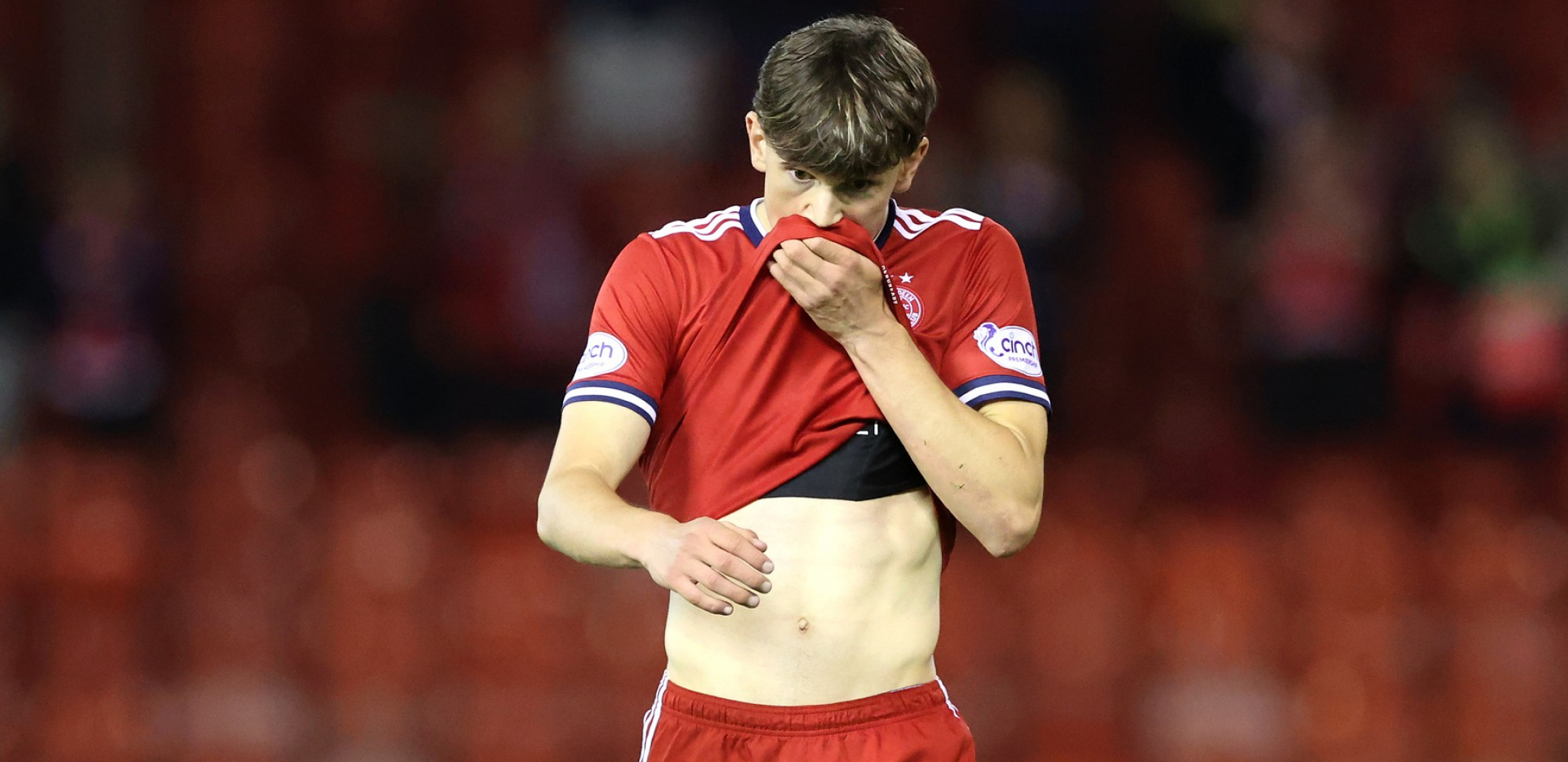 LIVERPUL NASTAVLJA DA SE POJAČAVA Defanzivac oprobanim receptom stigao na "Enfild" (FOTO)