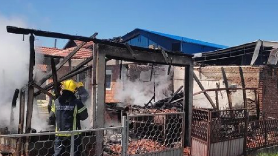 GORI FABRIKA STIROPORA KOD MIONICE Vatrogasci brzo reagovali, ogromna materijalna šteta (FOTO)