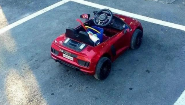 KULTURA PARKIRANJA UČI SE ODMALENA Slika za nauk svim vozačima (FOTO)