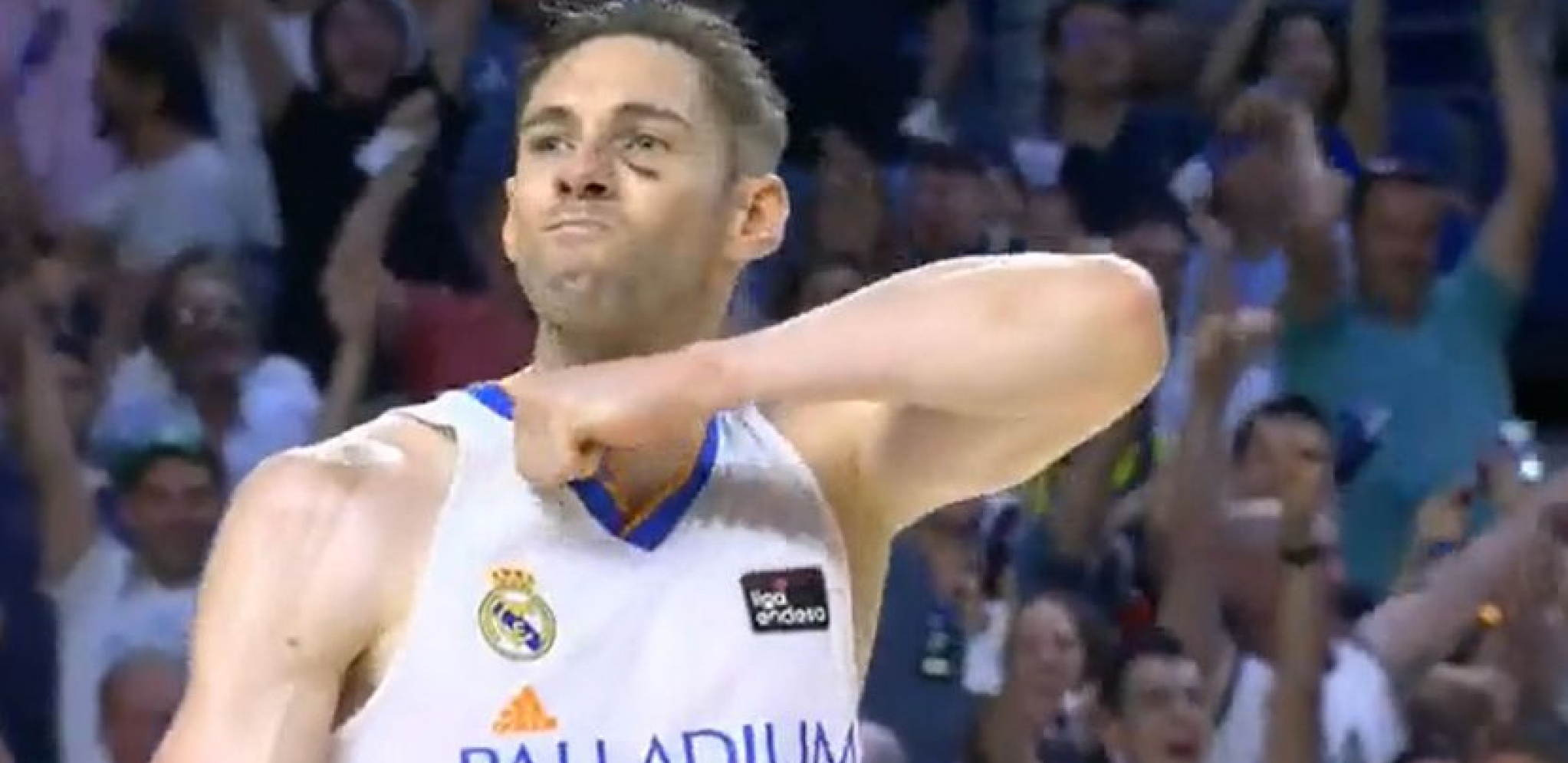 BRUTALNA PROVOKACIJA Košarkaš Reala premolio duel sa Barselonom, pa napravio haos gestikulacijom (VIDEO)