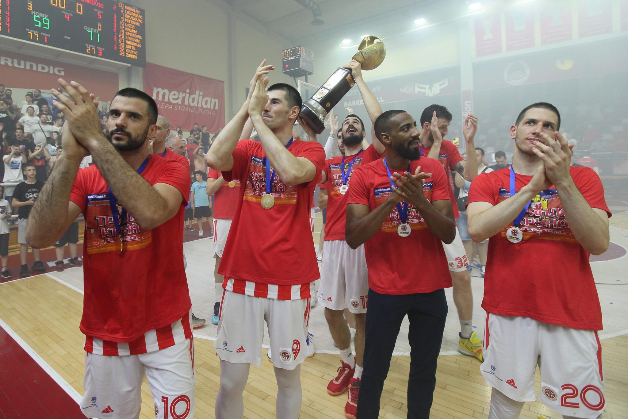 CRVENO-BELI OSVOJILI TRIPLU-KRUNU Ivanović doneo Zvezdi 22. trofej šampiona Srbije i stavio tačku na sjajnu sezonu