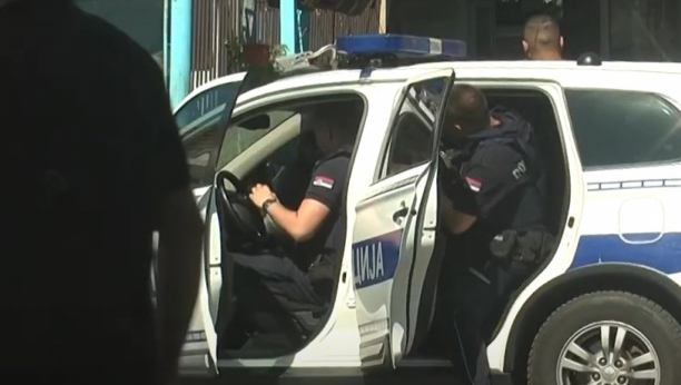 POLICIJA BLOKIRALA NOVI PAZAR Oružana pljačka u gradu, zločinac se nalazi u bekstvu