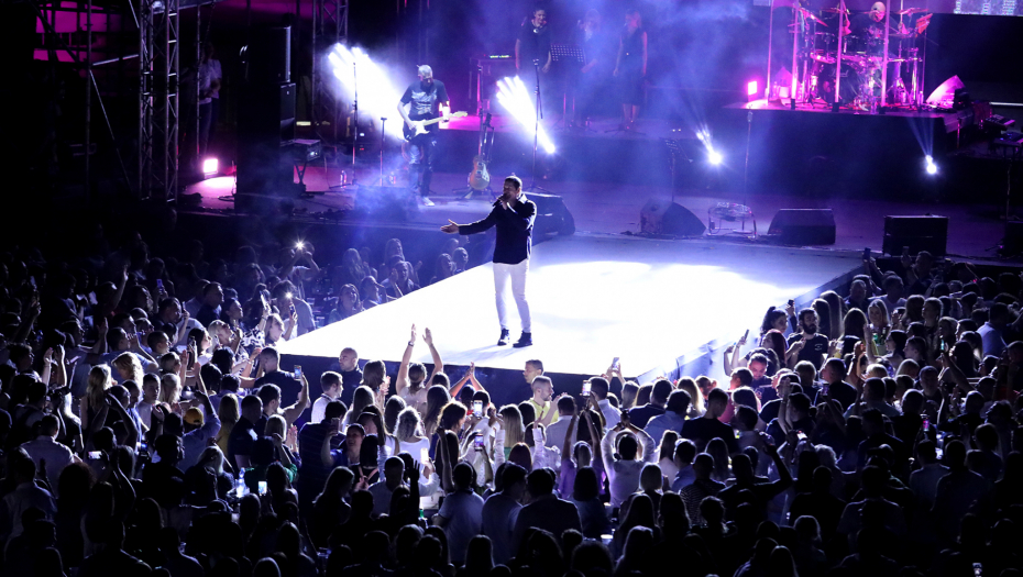 ACO PEJOVIĆ REKORDER Tri dana zaredom dupke pun Tašmajdan, pevač napravio spektakularne koncerte u Beogradu