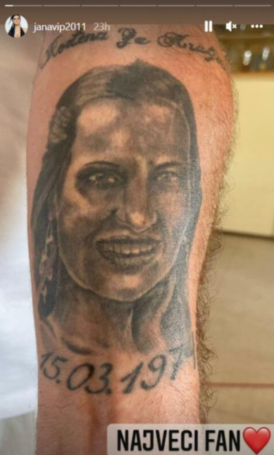 PEVAČICA OSTALA U ŠOKU Janu Todorović je iznenadio obožavatelj koji je istetovirao njen lik i ovaj natpis (FOTO)