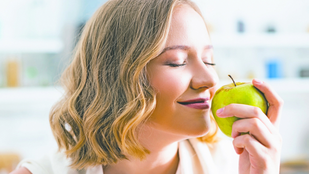 Prepune hranljivih sastojaka: Tri razloga zbog kojih treba da uključite jabuke u ishranu