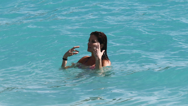 POPULARNA MANEKENKA JE IZGUBILA SINA: Nije bilo lepše žene na svetu, svi smo na zidu imali njen poster,  a bolna tragedija je promenila