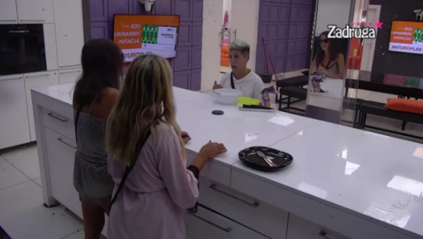 ON MISLI DA SE TI LOŽIŠ NA MENE Matora otkrila Mimi šta je pričala sa Grujom, ona poludela: Sve priče mi on pravi