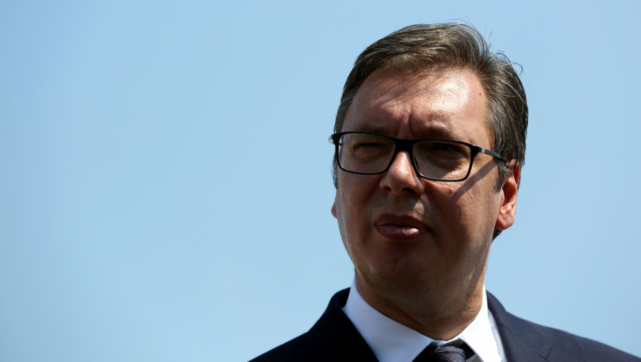 VUČIĆ ODLIKUJE SRPSKE POLICAJCE SA KiM Predsednik sutra sa Đurićem i Filipovićem